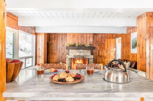 Treetop - Rustic Secluded Cabin W Fireplace & Views