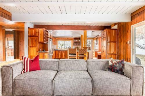 Treetop - Rustic Secluded Cabin W Fireplace & Views