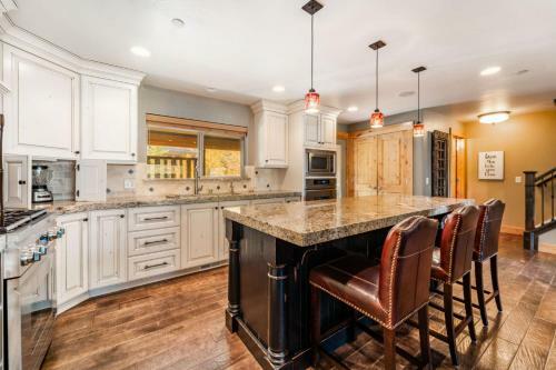 Ski Haven Elegant Spacious Townhome W Private Hot Tub