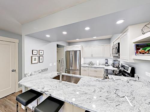 Apartamento New Listing! Luxe Remodeled Getaway Condo