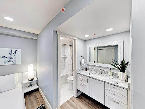 Apartamento New Listing! Luxe Remodeled Getaway Condo