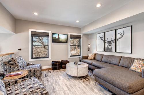 2-home Compound With Hot Tub - Walk To Main Street Home