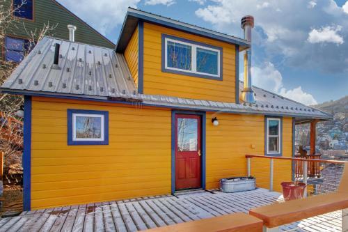 2-home Compound With Hot Tub - Walk To Main Street Home