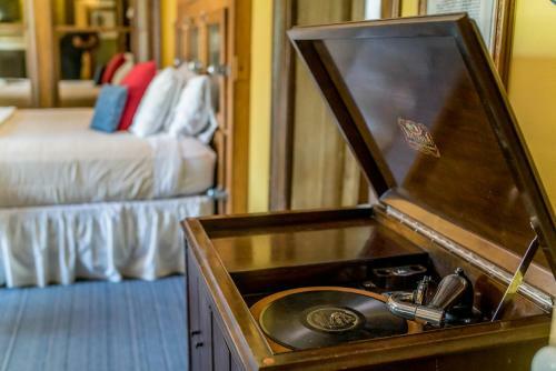 The Mulberry Inn -an Historic Bed And Breakfast