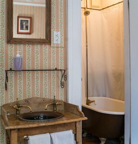 The Mulberry Inn -an Historic Bed And Breakfast