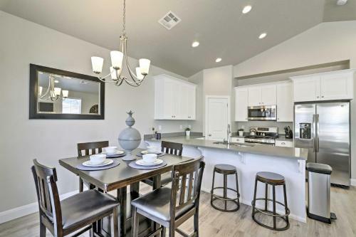 Modern Washington Townhome- 6 Mi From Red Cliffs!
