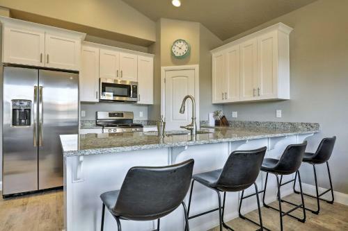 Upscale Townhome With Pool-near St George And Zion