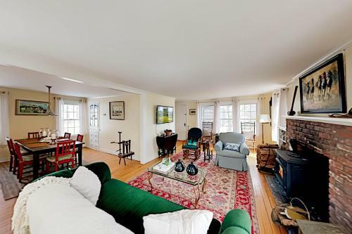 Historic Hemlock Ridge Farm - 40 Acres & Orchards Home