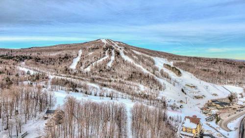 Ski-in And Ski-out Peru Condo At Bromley Mountain
