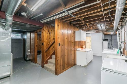 Enchanting Historic Townhouse With Game Room