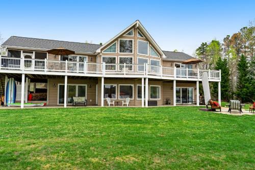 4 Bed 5 Bath Apartment In Mineral