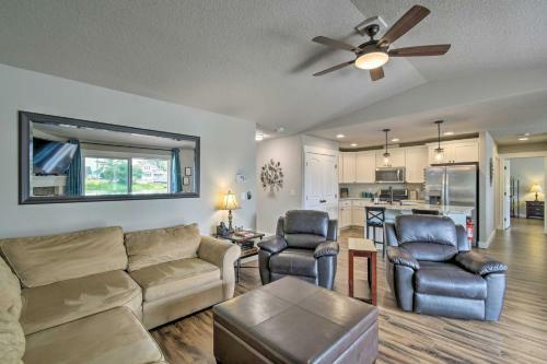 Waterfront Getaway With Private Hot Tub And Dock!