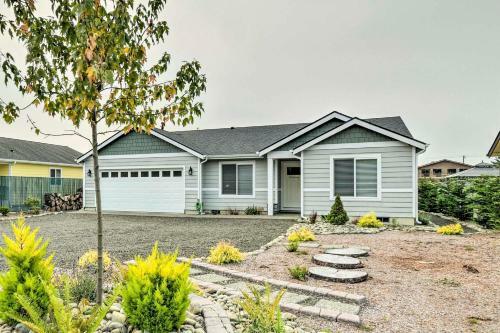 Waterfront Getaway With Private Hot Tub And Dock!
