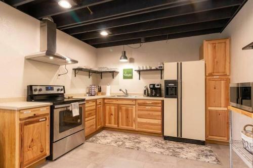 Hostal Mountainside Hideaway Retreat With Hot Tub!