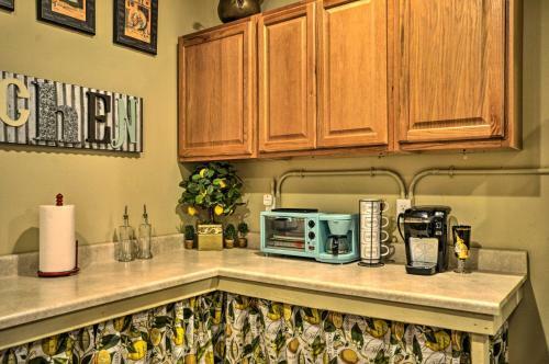 Apartamento Inviting Studio With Patio - 15 Mi To Portland!