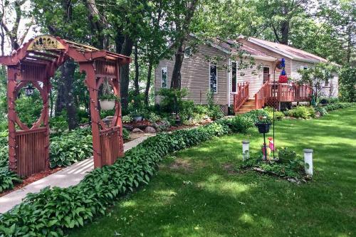 Airy Cottage With Dock And Views On Buffalo Lake!