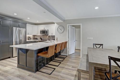 Apartamento Modern 2br + Den At St James- Sleeps 10! Condo