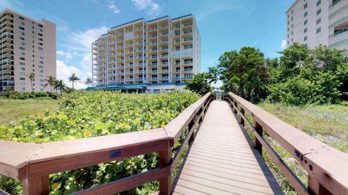 Renovated Beachfront Condo, Best Views On Marco Island!!