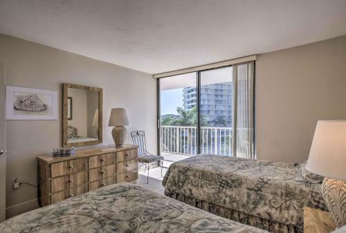 Apartamento Luxe Getaway With Community Amenities, Walk To Beach!