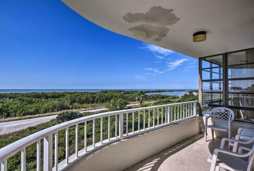 Apartamento Luxe Getaway With Community Amenities, Walk To Beach!