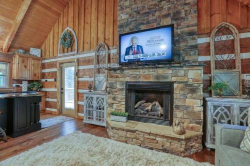 God's Country - 3 Bedrooms, 2 Baths, Sleeps 7 Home