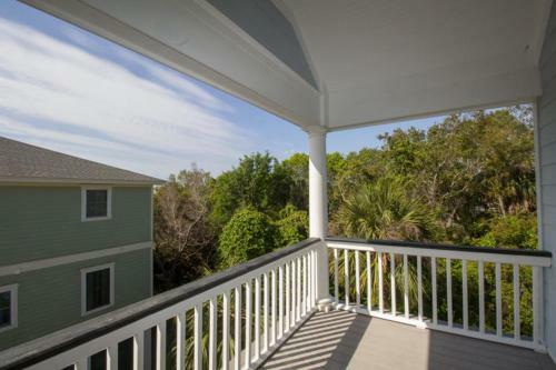 619 Dolphin Road - Six Bedroom House