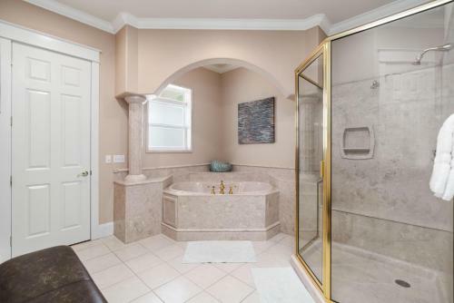 6 Bedrooms- Backs Up To Park, Steps To The Beach!