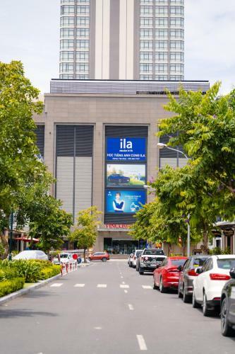 Hotel Luxhome - Vinhome Apartments