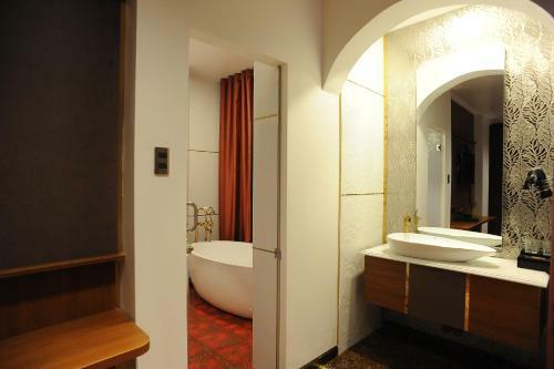 B.o.b Hotel Signature