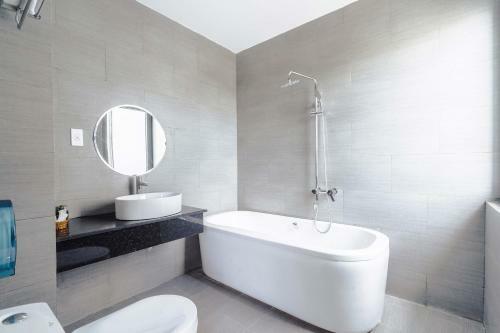 ?� L?t Mega Sky Hotel