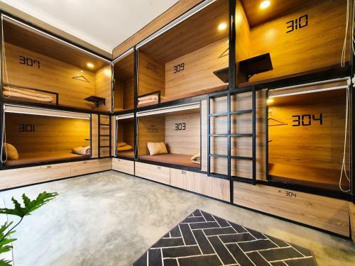 Albergue Ben's House Capsule Homestay