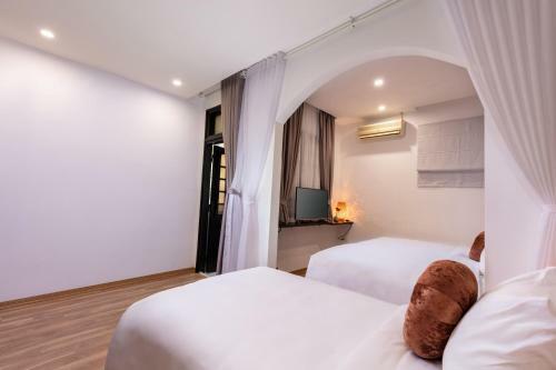 Hanoi Lullaby Hotel And Travel