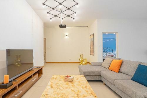 Aparta Service Apartment