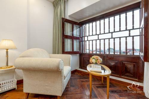 Aparthotel The Lakeside - West Lake Lotus Apartment