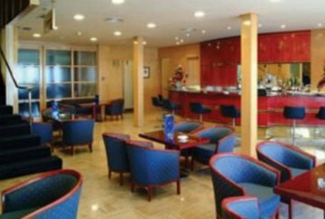 Hotel Port Valencia Azafata