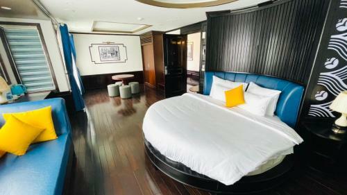 Sky Cruises Ha Long