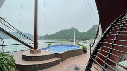 Sky Cruises Ha Long