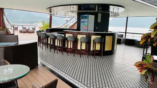 Sky Cruises Ha Long