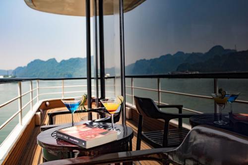 Scarlet Pearl Cruises