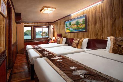 Hostal Room In Boat - Halong Bay Cruise For Backpackers