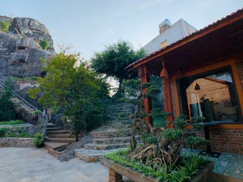 Trang An Mountainside Homestay