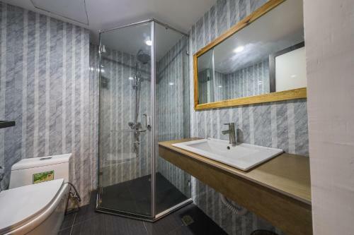 Golden Daisy Hotel