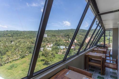 Golden Daisy Hotel