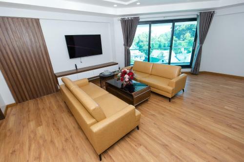 Queen Hotel Ho�ng Gia