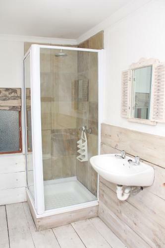 Hostal Demepran Grove B & B