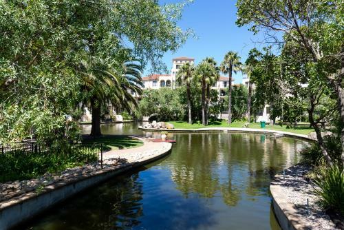 Island Club Apartments
