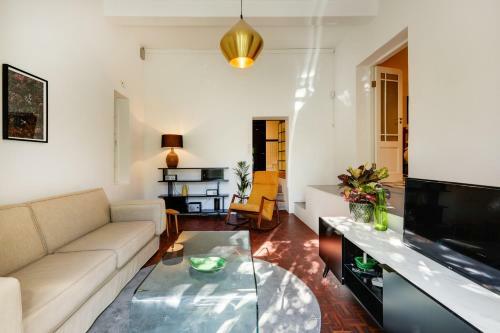 Victorian Manor Apartment Near de Waal Park