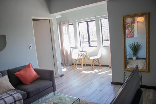 Modern Penthouse Apartment. City Center. 11.1