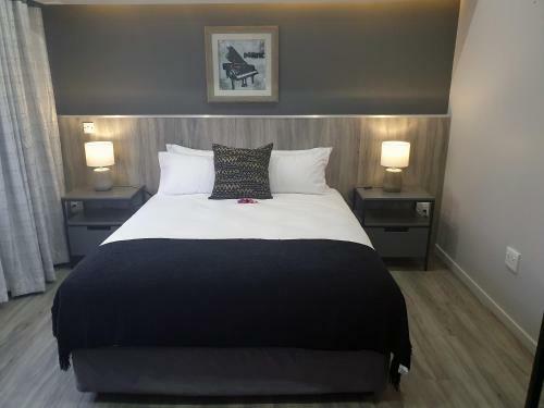 La Orchard Hotel