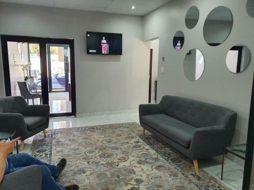 La Orchard Hotel